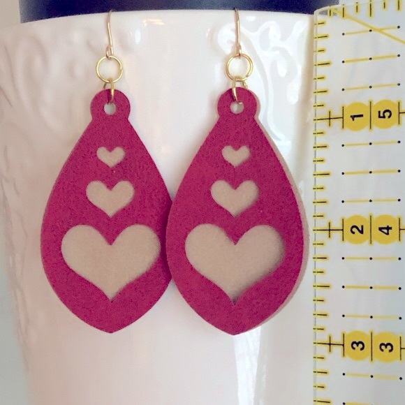 New Faux Leather Hand Crafted Layered Earrings Oversized Red and Beige Hearts - Picture 3 of 4